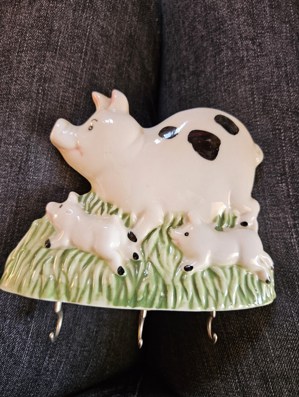 Vintage Pig Themed 3 Hanger Ceramic Rack